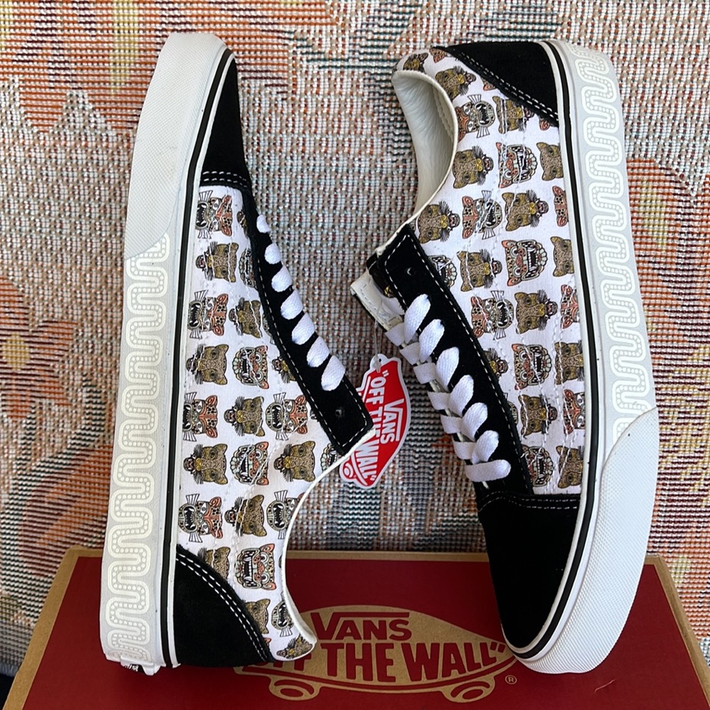 Vans Men’s Old Skool
Jaguar Black
VN0A5JMIBLK
sneakers - Picture 12 of 16